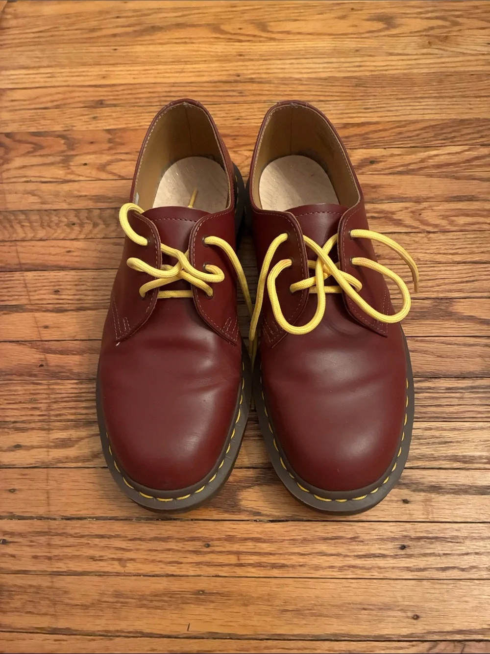 English made Doc Martens Men's Leather Derby Shoes in Burgundy men’s size 9